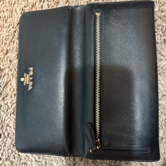 Prada Wallet - Picture 4 of 4
